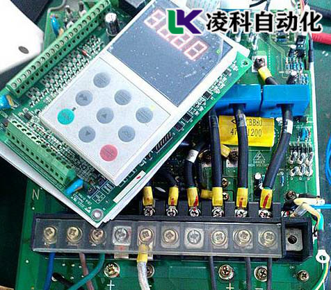 偉創變頻器低速運行時報警